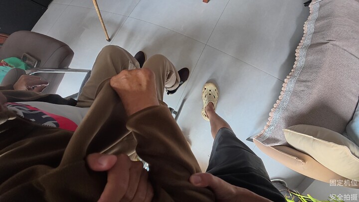 顾客让骑手送外卖进门？