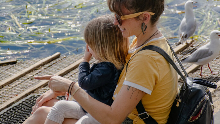 Memotret orang asing: Mereka bilang mau pergi, aku berkata, “Tolong beri aku lima menit.”