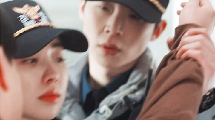 ฉันชอบผู้ชายที่ตัดกันชัดเจนแบบนี้จริงๆ เขาเป็นคนใจร้ายและไร้ความปรานีต่อหน้าคนนอก แต่เขาก็อ่อนโยนและ