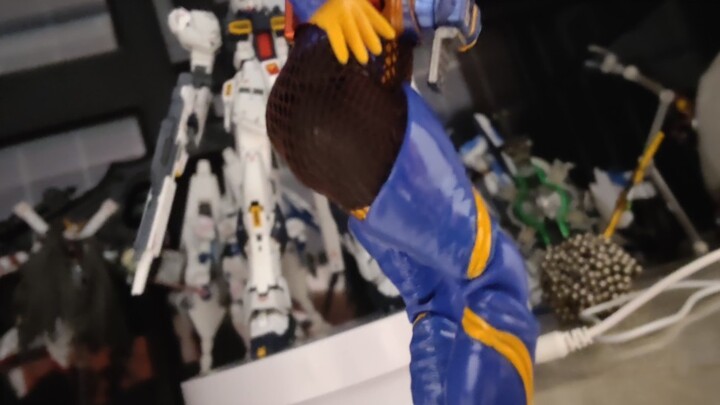 จริงหรือที่เพื่อนของฉันบอกว่าฉันสามารถถ่ายรูปได้ คุณเคยเห็น Kamen Rider Jeanne ใน HIS SHF หรือไม่?