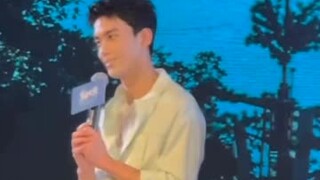 成都给吴磊一些小小的震撼 果然男大学生的魅力就是不一样