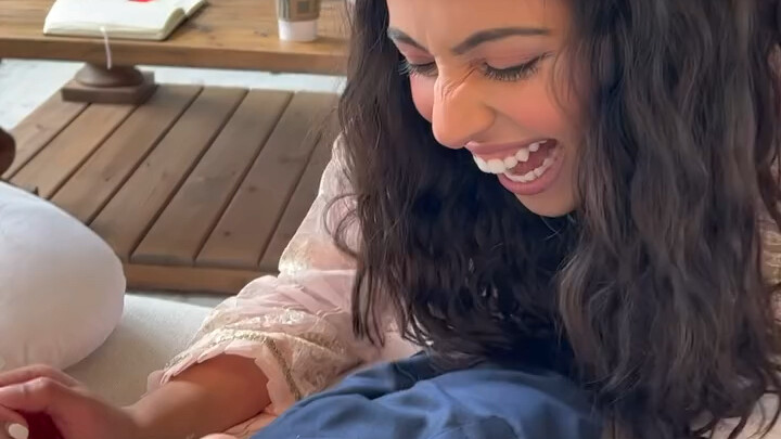 Babies are all close to their moms～
