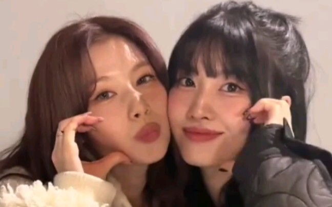 Double Challenge! TWICE’s “Moonlight Sunrise” Dance Challenge