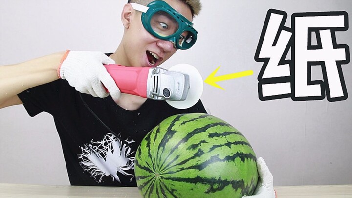 Bạn đã từng bị giấy cứa đứt tay chưa? Để bạn xem thử cách dùng giấy cắt dưa hấu, sắc bén chẳng kém g