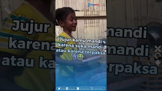 Celetukan Asbun Bocil Perkara Mandi Bikin Ngakak, Publik Speakingnya Malah Bikin Salfok