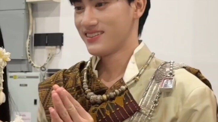 الأخت الكبرى تُعلّم الروبوت الصغير حركة جديدة مرة أخرى~ يمكن للأمهات التحقق من هذه الواجب المنزلي في