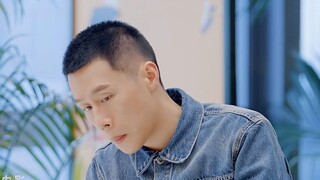 الموظف عمل طوال الليل على إعداد عرض تقديمي، لكن المدير ألقى عليه نظرةً واحدةً فقط ثم طلب منه إعادة ا