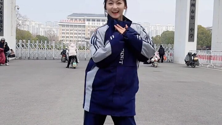 Dancing Youth: The Most Stunning Sight at the School Gate [Tong Ya Tou]