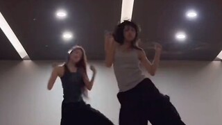 ปกเพลง "Gnarly" ที่แม่นยำที่สุดจากไอดอลหญิงจนถึงปัจจุบัน...