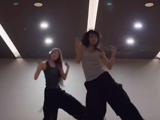 ปกเพลง "Gnarly" ที่แม่นยำที่สุดจากไอดอลหญิงจนถึงปัจจุบัน...