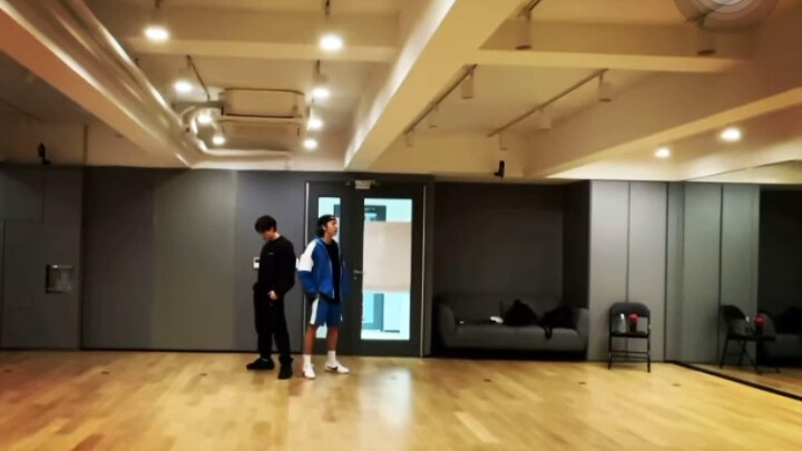 东海ins 3/25更新赫海跳舞cut【