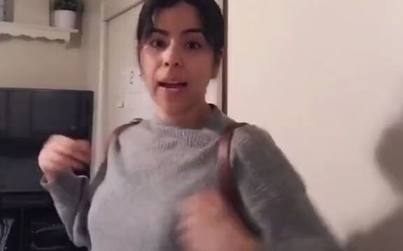 วิธีเปลี่ยนกระเป๋าสะพายไหล่ให้กลายเป็นกระเป๋าเป้ในพริบตา!