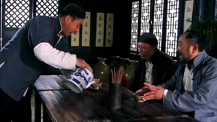 Hai tên này ăn giỏi quá, trực tiếp giết 10 cân bánh bao nhân thịt