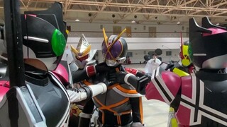 [Shocked!] Kamen Rider actually did this at a comic convention!