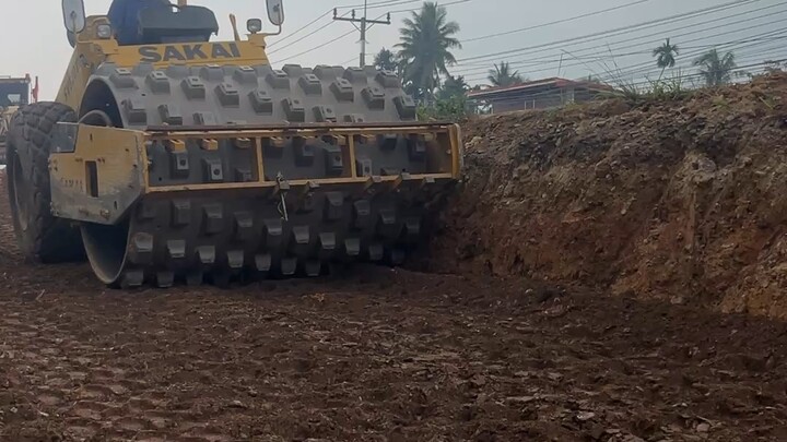Padfoot Roller Work! SAKAI SV520TF Crushing the Road Project 💥