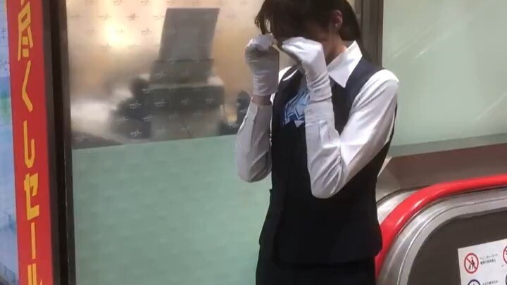 Japan’s Meitetsu Department Store has closed, and a sales associate tearfully bid farewell to longti