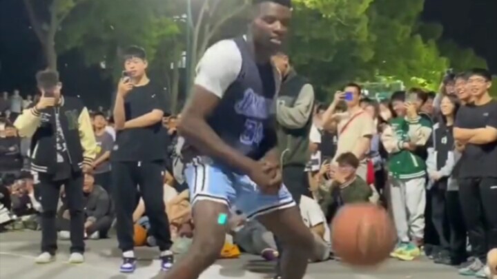 تم سرقة جينات الدجاج من قبل فريق المدرسة الأمريكية، وتسربت بالفعل إلى الخارج.