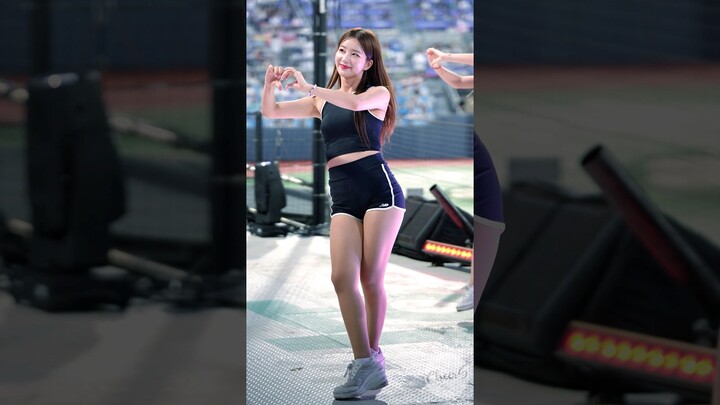 뉴발란스는 찌나뇽에게 지점하나 내줘라 김진아 치어리더 Kim Jina Cheerleader