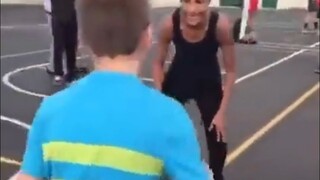 篮球带来的快乐不分场上场下，尤其是最后的进球，更是畅快