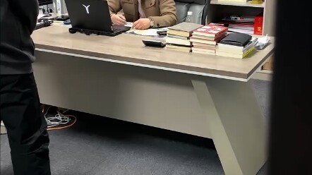 Tentang karyawan yang dimarahi karena datang 5 menit lebih awal