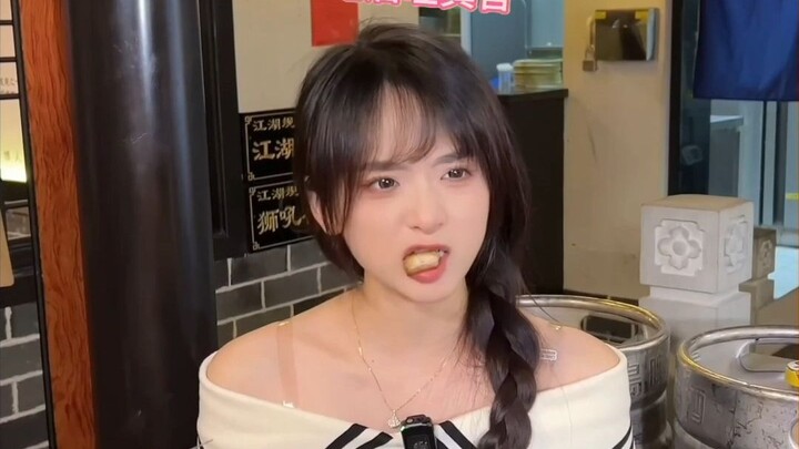 Stop fighting, stop fighting—your meat’s gonna get cold if we keep going! (pouting)