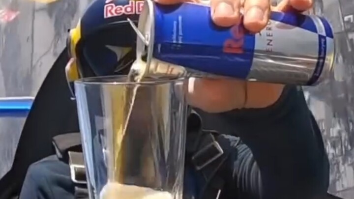 Chuyên tài trợ cho dự án "tăng tốc đầu thai", Red Bull chẳng bao giờ nuôi người nhàn rỗi!