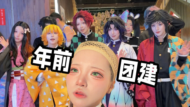 Trời sập rồi! Lần cuối cùng team building trước Tết mà quên mang tóc giả!