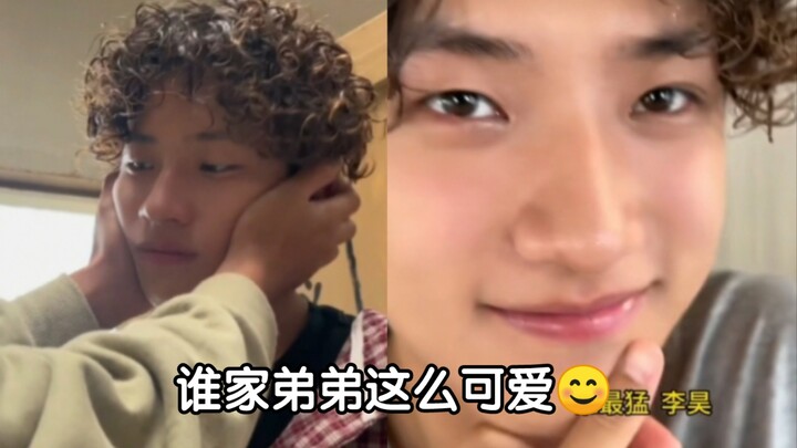 น้องชายโดนรัวอีกแล้ว ดูเหมือนจะชินไปซะแล้ว ฮ่าๆๆ หวังต๋าต๋าเหมือนตอนเด็กเป๊ะ ขยายขนาดเท่ากันเลย