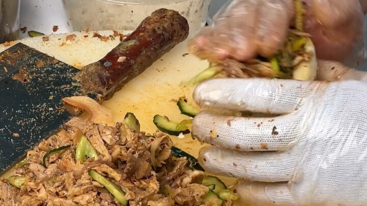 หมั่นโถวรสเนื้อหัวหมูจากซ่านเป่ย หยิบเนื้อสองกำแล้วยัดใส่แป้ง!