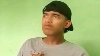 ketika lu duduk tapi keingat hutang belum dibayar dan udah 26 tahun😏