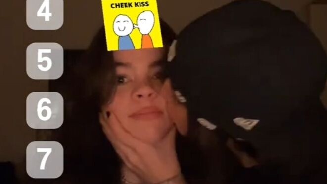 les| อันดับคู่รักหญิงกับหญิงสำหรับวิธีจูบแบบต่างๆ (หวานสุดๆ!)