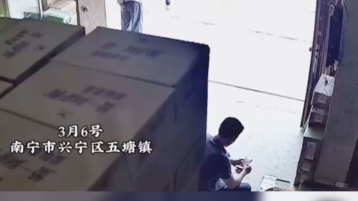 Người đàn ông cướp tiền giữa đường: “Họ đứa nào cũng mang tiền đến quyến rũ tôi” – Sau “anh chàng ắc