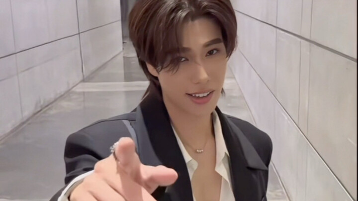 การขอแต่งงานกำลังดำเนินอยู่ ชุดนี้คือเจ้าบ่าวในฝันชัดๆ หล่อเกินไปแล้วจริงๆ