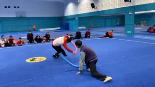 لا بأس إن لم تتمكن من إصابة الشخص، لكن لا بد من وجود حركات مثيرة.