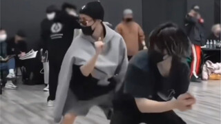 Park Jimin và Jung Hoseok | Tôi chết cười vì hai người