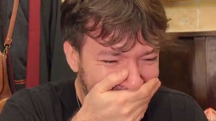 Mösyö Taha Harry Potter fragmanı izleyip ağlıyor