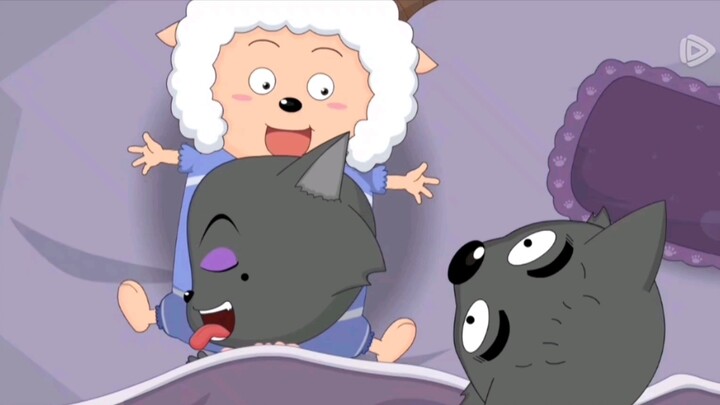 Lazy Sheep Turns into a Pillow and is Treated as a Treasure by Big Big Wolf and his Wife