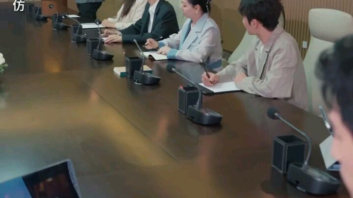 #CEO เย็นชากับผู้หญิงทุกคน แต่แอบส่งภาพซิกซ์แพ็กให้เลขาสาวสวยเพียงคนเดียว.