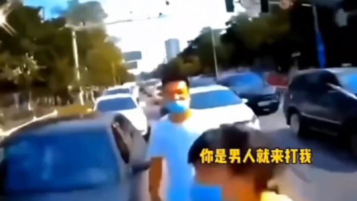 من الواضح أنه حريص جدًا على قيادة سيارة رباعية الدفع.