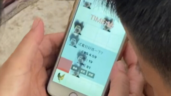 我妈和我弟玩蔡徐坤玩的不亦乐乎