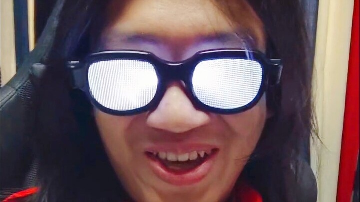 I don't think I look like an uncle from another world!