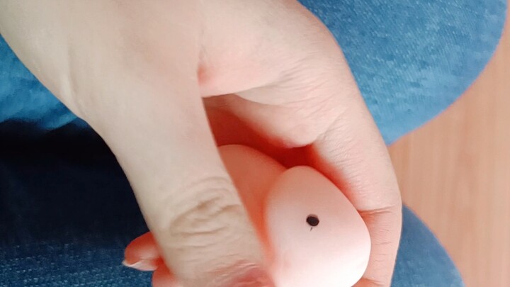 Mainan kecil pelepas stres apa saja yang dimiliki brat lainnya?