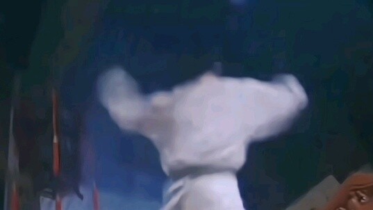This is a real fighting scene. The fighting scenes in this drama are too exciting.