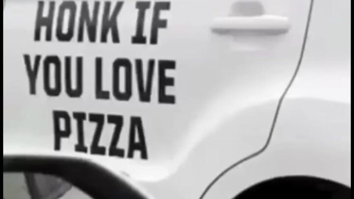[Chinese subtitles] If you like pizza, honk the horn.