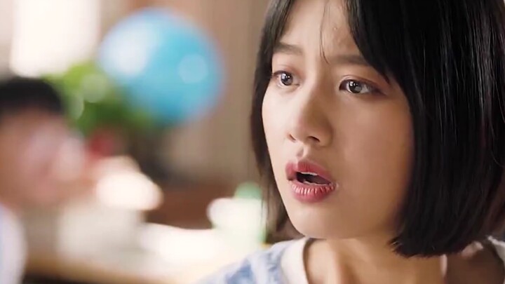 สาวใจดีชวนเพื่อนร่วมชั้นดื่มน้ำหวาน แต่กลับถูกทุกคนในห้องตำหนิ