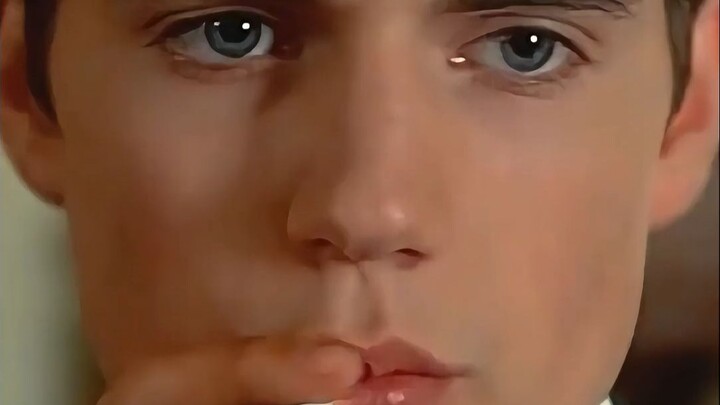 Đàn ông quyến rũ nhất hành tinh Henry Cavill: Chỉ cần nhìn thấy anh, các nữ minh tinh cũng phải “kết