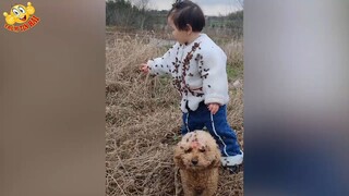 Nhìn con chó mà tội quá , em bé tha cho nó đi :))