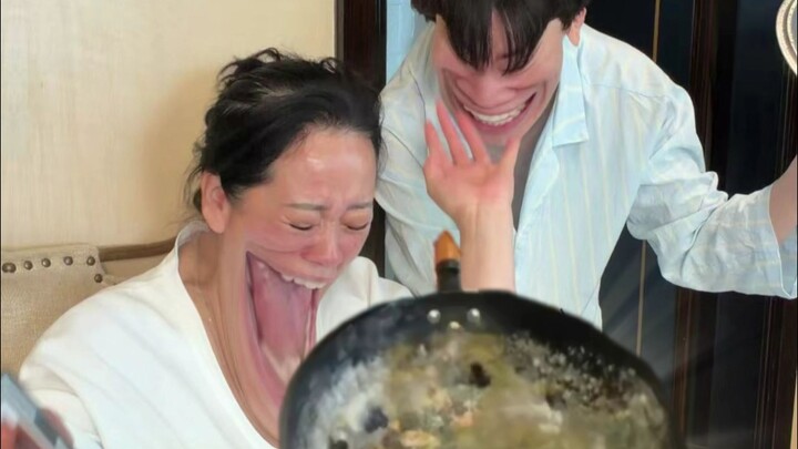 ปากแม่แข็งดั่งหินก้อนใหญ่