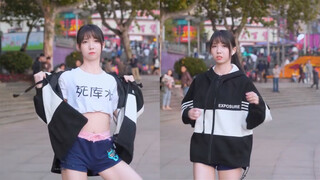 Menari "Yelang Disco" Di Tengah Lapangan Degan "Baju Renang Sekolah"?
