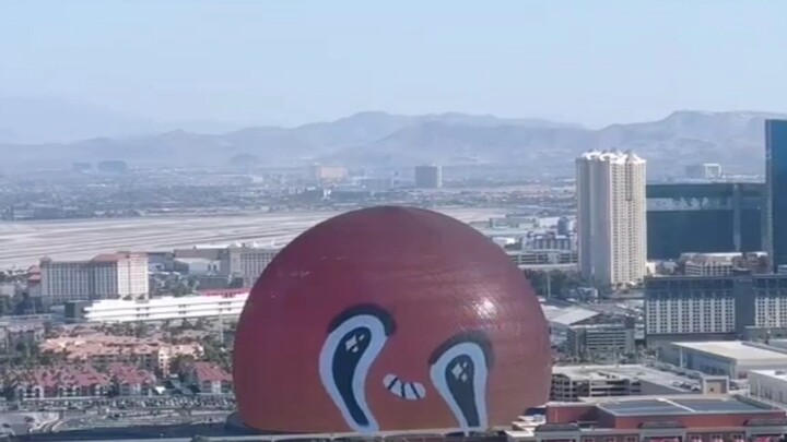 The Big Ball in Las Vegas is on fire ( ﾟᯅ 。
